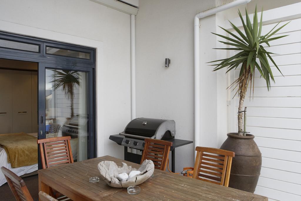 Marine Square Luxury Suites Hermanus Exteriör bild