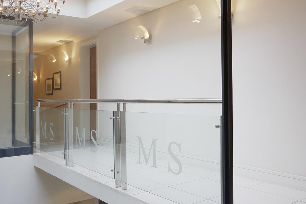 Marine Square Luxury Suites Hermanus Exteriör bild
