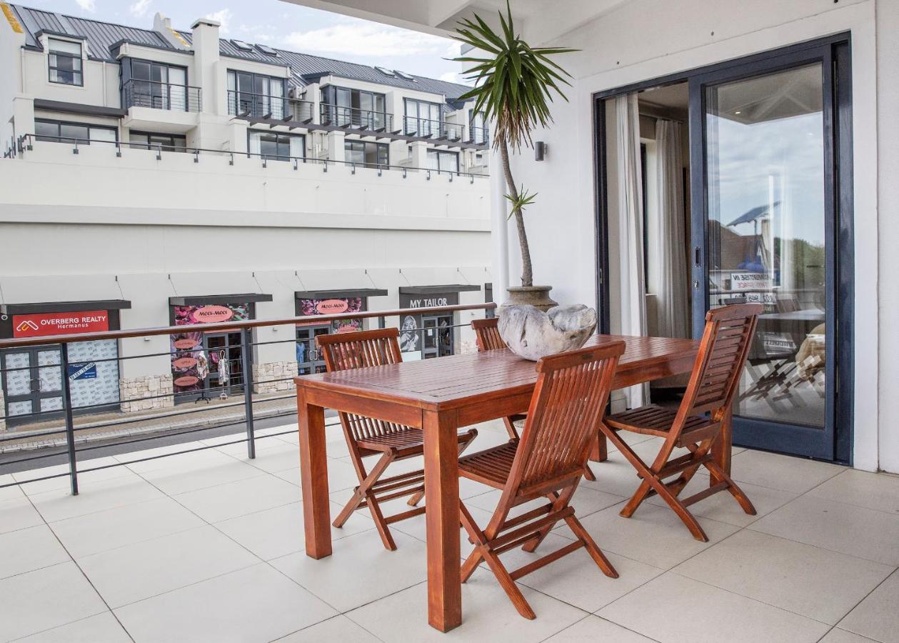 Marine Square Luxury Suites Hermanus Exteriör bild